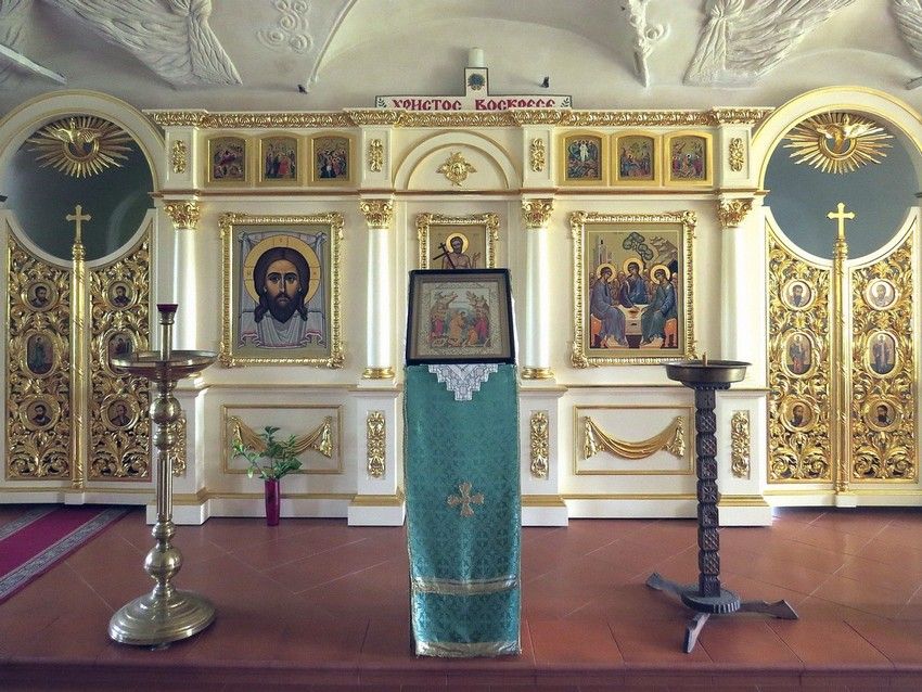Церковь Троицы Живоначальной, Погост Отолово (Суханы) (Пеновский район, Тверская область). интерьер и убранство, Иконостас нижней церкви
