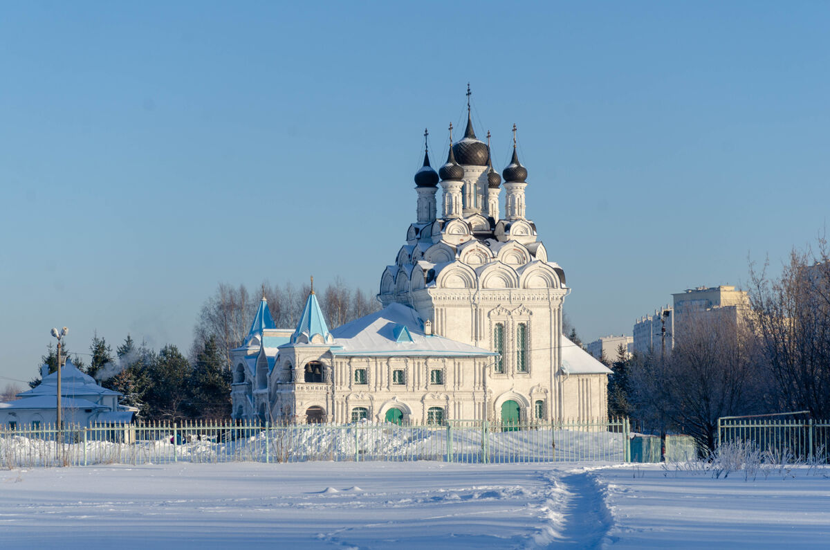 Церковь Благовещения Пресвятой Богородицы в Тайнинском, Мытищи (Мытищинский городской округ и гг. Долгопрудный, Лобня, Московская область). общий вид в ландшафте