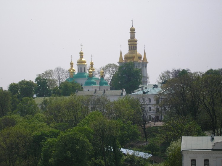 Киев. Успенская Киево-Печерская лавра. общий вид в ландшафте, Вид на Нижнюю Лавру