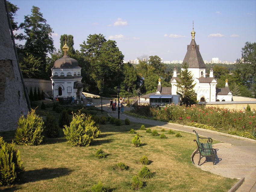 Успенская Киево-Печерская лавра, Печерск (Печерский район, Украина, г. Киев). дополнительная информация, Колодец преп. Антония