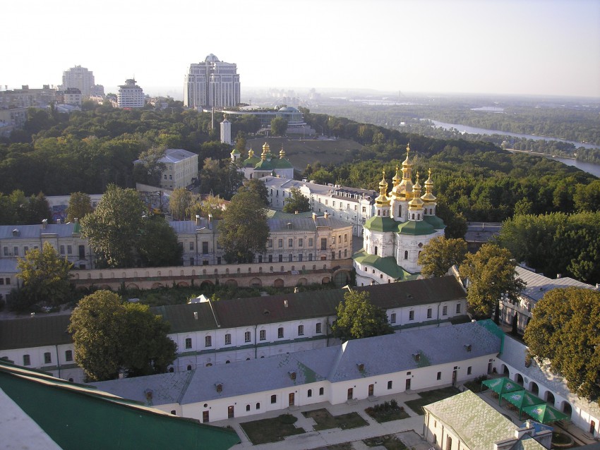 Киев. Успенская Киево-Печерская лавра. общий вид в ландшафте