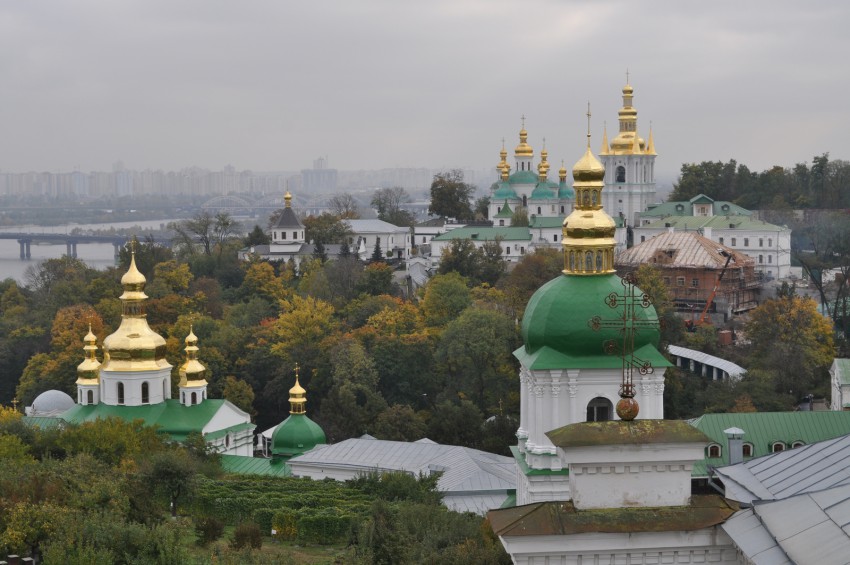 Киев. Успенская Киево-Печерская лавра. общий вид в ландшафте