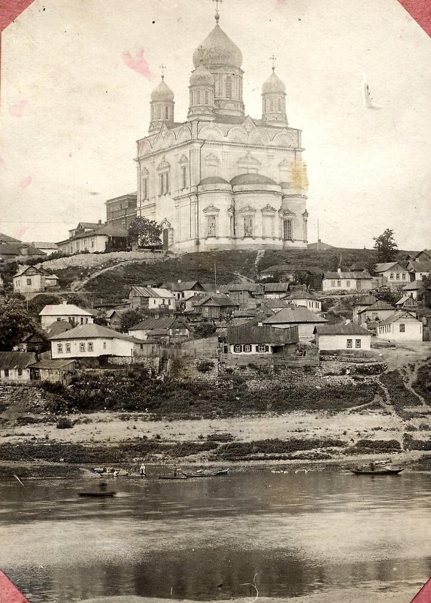 Вид Вознесенского собора с восточной стороны - от реки Быстрая Сосна. Фото 1900-1903 гг., архивная фотография. Кафедральный собор Вознесения Господня, Елец (Елецкий район и г. Елец, Липецкая область)