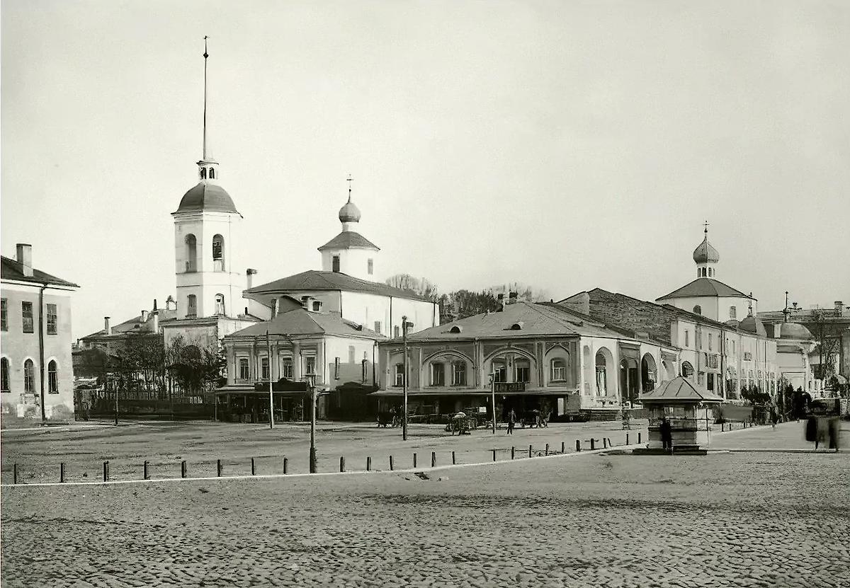 Церковь Иоанна Предтечи на Опоках, колокольня и паперть-1825 г. Фотография кон. ХIХ в. Из архива НГОМЗ, архивная фотография. Церковь Иоанна Предтечи на Опоках, Великий Новгород (Великий Новгород, город, Новгородская область)