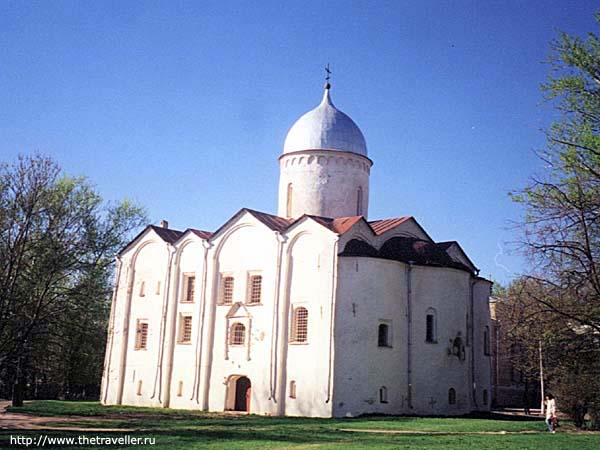 Великий Новгород. Церковь Иоанна Предтечи на Опоках. общий вид в ландшафте, 		      