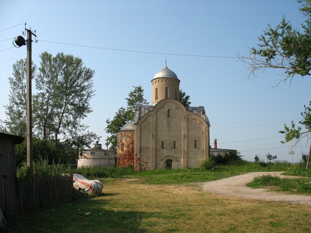 Церковь Петра и Павла на Славне, Великий Новгород (Великий Новгород, город, Новгородская область). общий вид в ландшафте