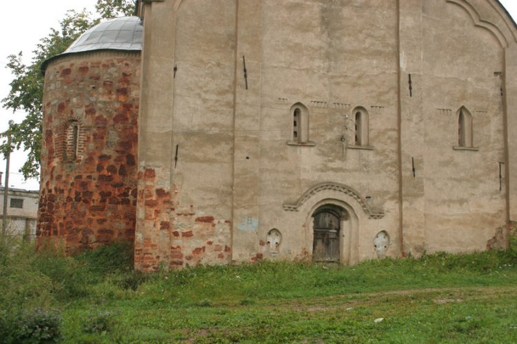 Великий Новгород. Церковь Петра и Павла на Славне. фасады