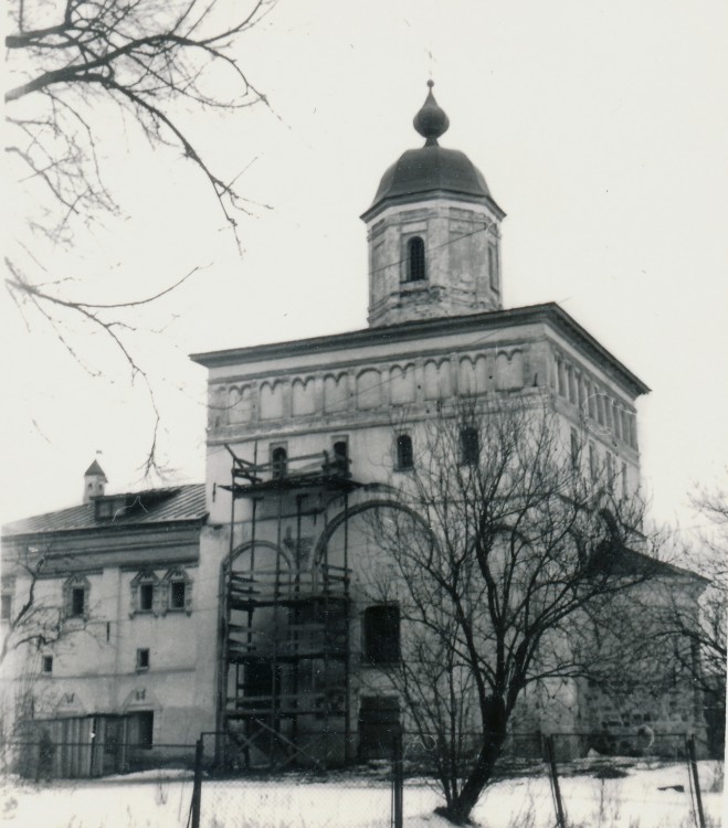 Великий Новгород. Церковь Успения Пресвятой Богородицы в Колмове. фасады