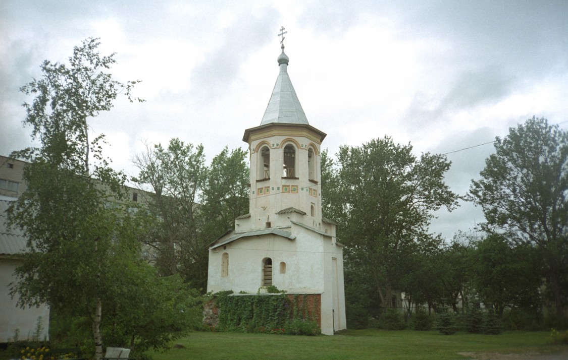 Великий Новгород. Церковь Успения Пресвятой Богородицы в Колмове. фасады