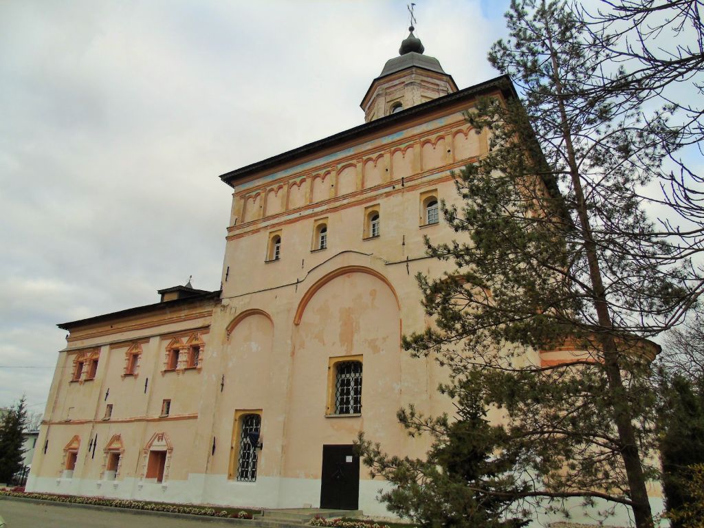 Великий Новгород. Церковь Успения Пресвятой Богородицы в Колмове. фасады