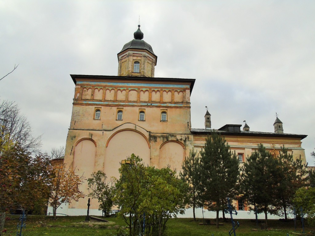 Великий Новгород. Церковь Успения Пресвятой Богородицы в Колмове. фасады