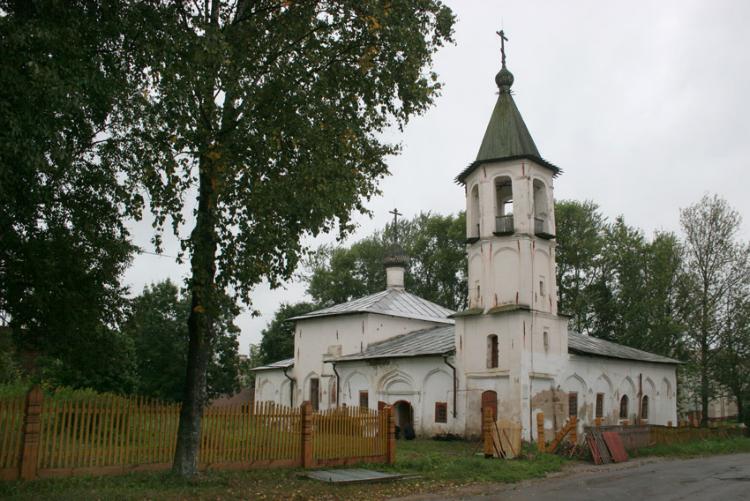 Великий Новгород. Церковь Михаила Малеина. общий вид в ландшафте