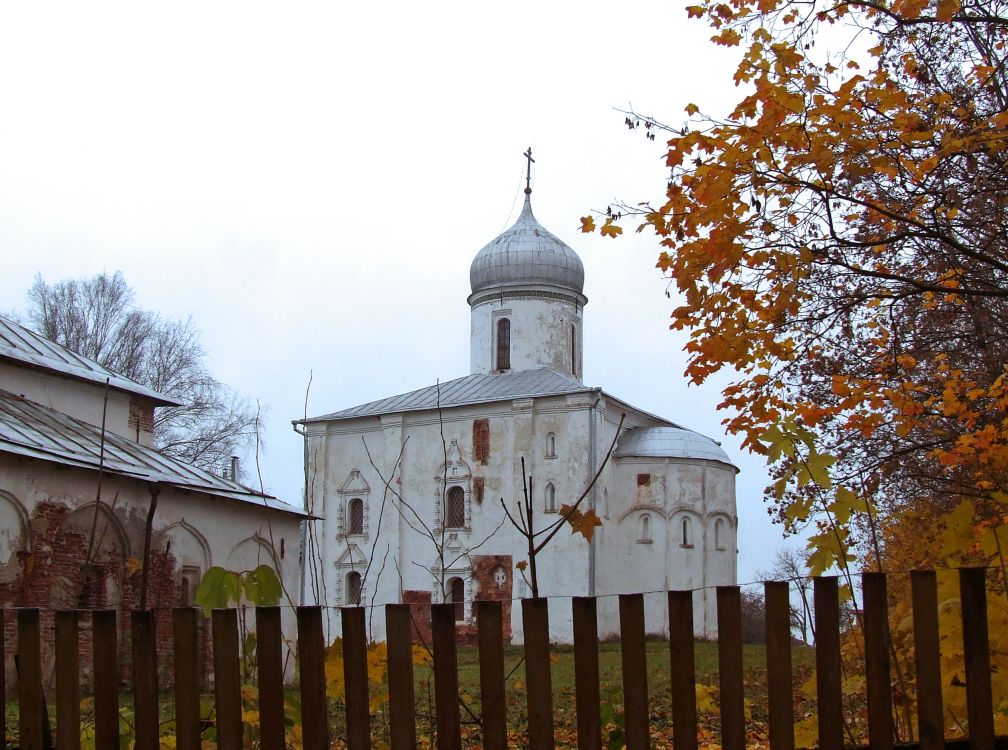 Великий Новгород. Церковь Рождества Пресвятой Богородицы на Михалице. фасады