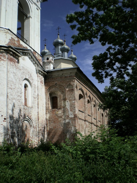 Великий Новгород. Церковь Воскресения Христова на Красном поле. фасады