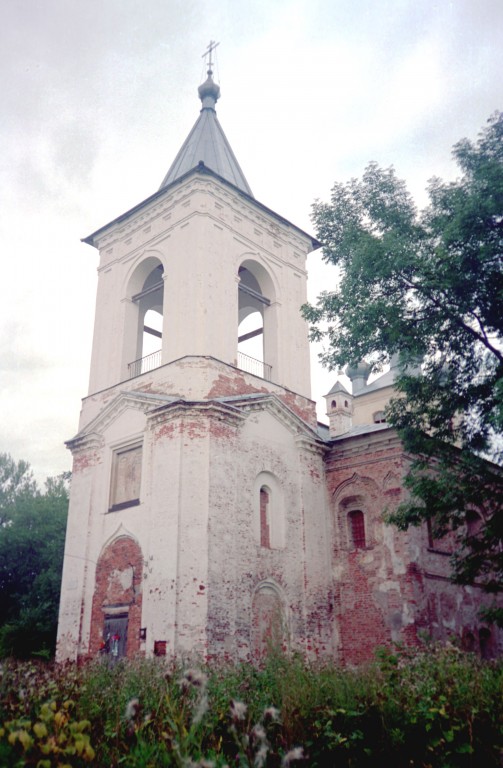 Великий Новгород. Церковь Воскресения Христова на Красном поле. фасады