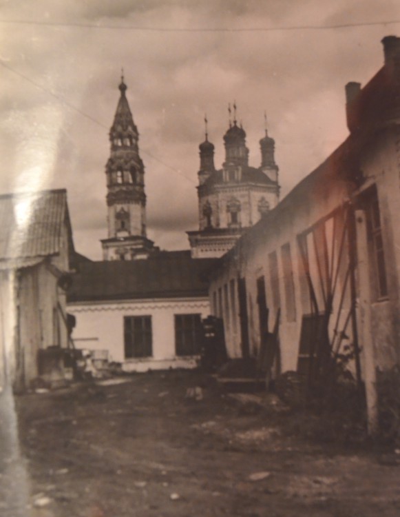Верхотурье. Собор Троицы Живоначальной. архивная фотография, со стороны школы - бывш гимназии 