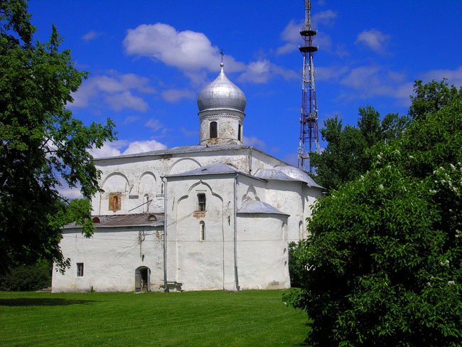 Великий Новгород. Церковь Успения Пресвятой Богородицы на Торгу. фасады, Церковь Успения Богородицы, постройки 1135 года.