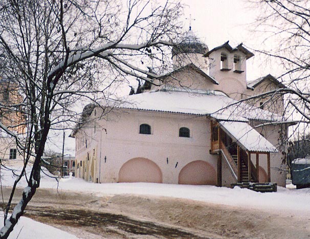 Великий Новгород. Церковь Жён-мироносиц. фасады