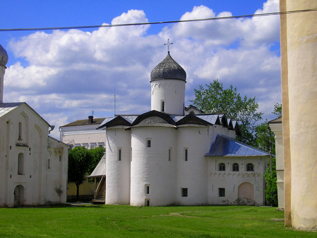 Церковь Жён-мироносиц, Великий Новгород (Великий Новгород, город, Новгородская область). фасады, Церковь Жен-Мироносиц. Вид с алтарной части.