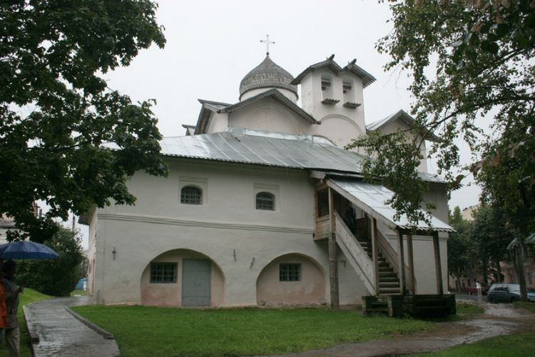 Великий Новгород. Церковь Жён-мироносиц. фасады