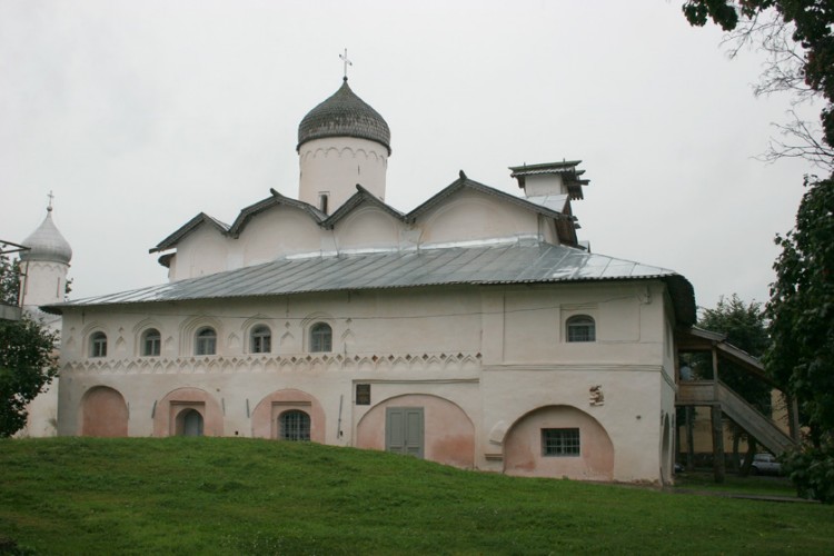 Великий Новгород. Церковь Жён-мироносиц. фасады