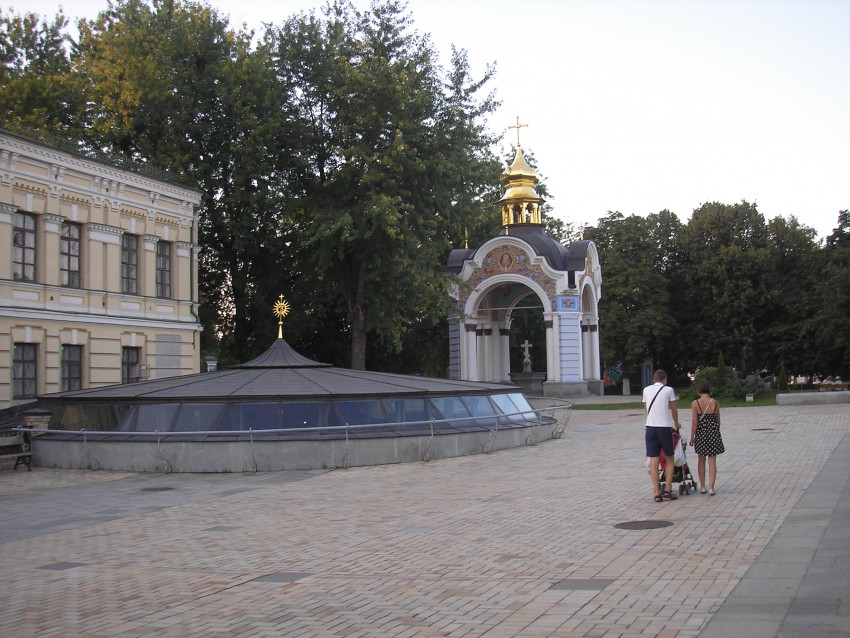 Михайловский Златоверхий монастырь, Старый Киев (Шевченковский район, Украина, г. Киев). дополнительная информация