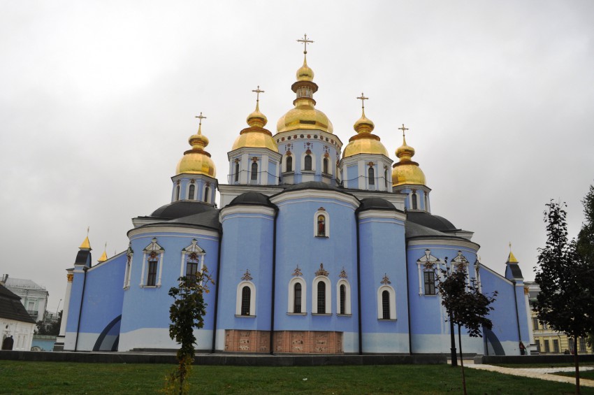 Киев. Михайловский Златоверхий монастырь. фасады