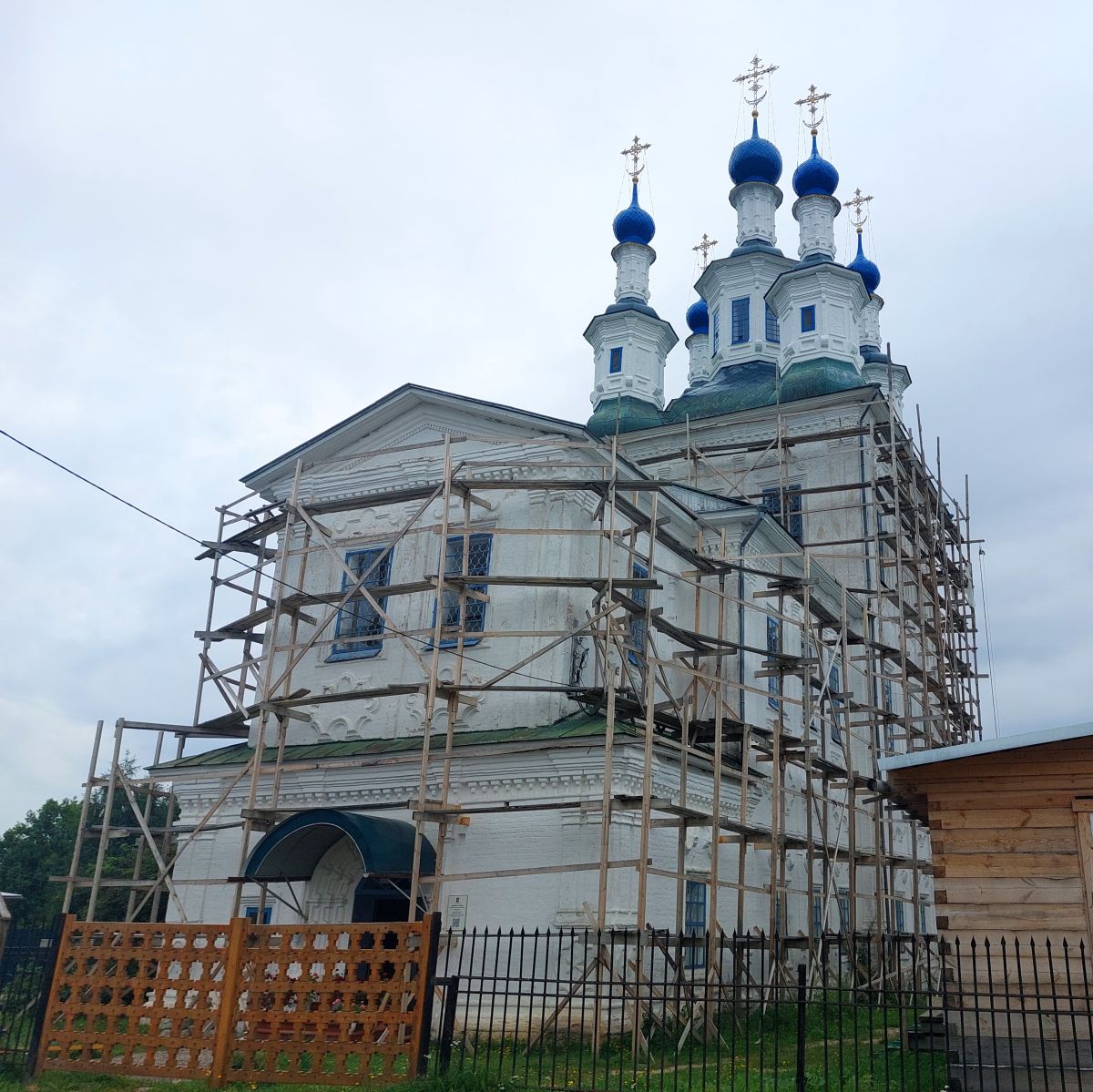 Тотьма. Церковь Троицы Живоначальной на Зелене. документальные фотографии