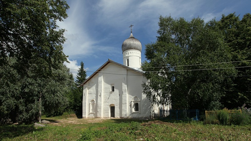 Великий Новгород. Церковь Благовещения Пресвятой Богородицы в Аркажах. общий вид в ландшафте