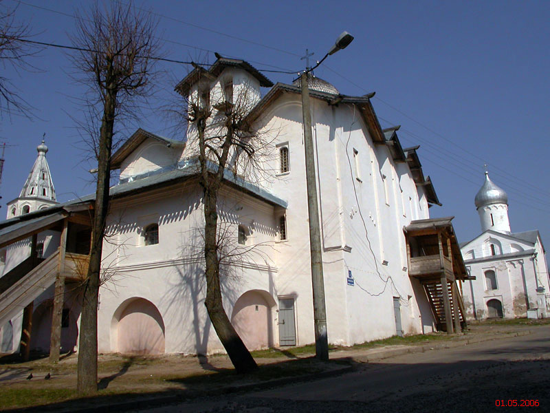 Великий Новгород. Церковь Жён-мироносиц. фасады