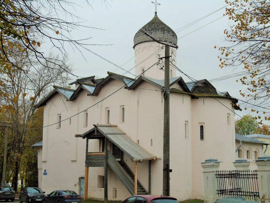 Великий Новгород. Церковь Жён-мироносиц. фасады