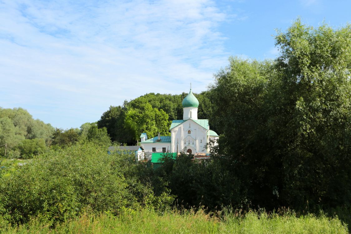 Великий Новгород. Церковь Иоанна Богослова на Витке (в Радоковицах). фасады, общий вид в ландшафте