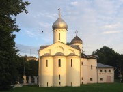 Церковь Прокопия Кесарийского, На заднем плане церковь Жен Мироносиц<br>, Великий Новгород, Великий Новгород, город, Новгородская область