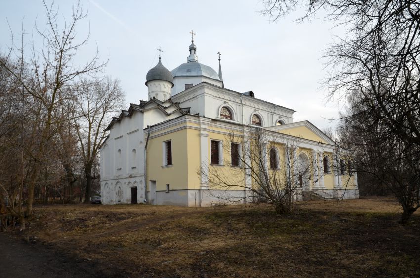 Великий Новгород. Церковь Никиты мученика. общий вид в ландшафте