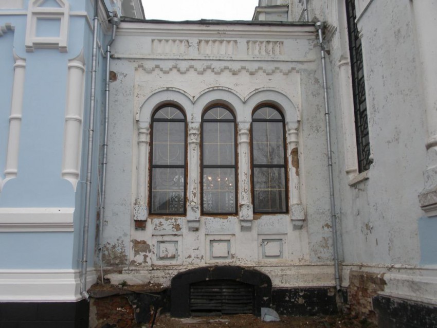 Собор Успения Пресвятой Богородицы, Малоярославец (Малоярославецкий район, Калужская область). архитектурные детали, Средняя часть, вид с юга
