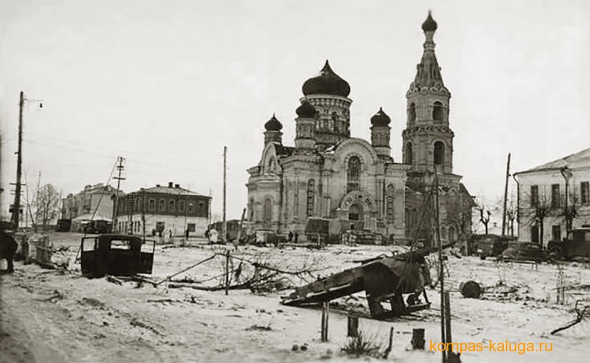 Собор Успения Пресвятой Богородицы, Малоярославец (Малоярославецкий район, Калужская область). архивная фотография, Вид с юга (источник - http://kompas-kaluga.ru/historyitem/12182/)