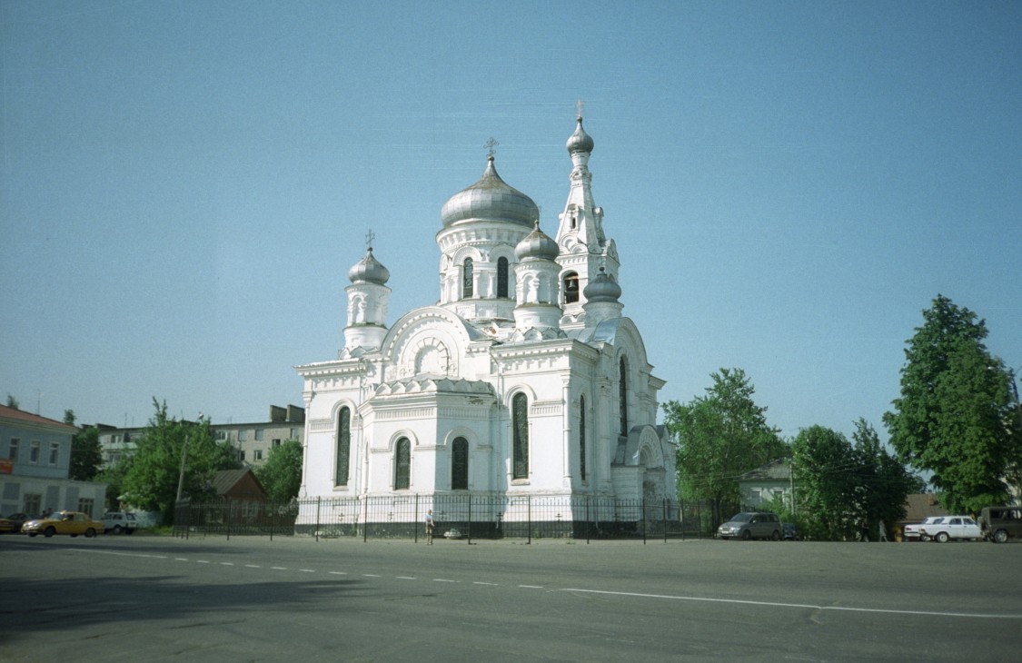 Собор Успения Пресвятой Богородицы, Малоярославец (Малоярославецкий район, Калужская область). общий вид в ландшафте