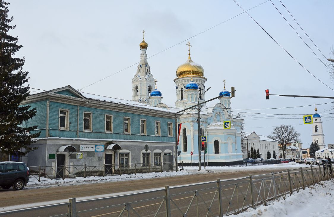 Собор Успения Пресвятой Богородицы, Малоярославец (Малоярославецкий район, Калужская область). общий вид в ландшафте