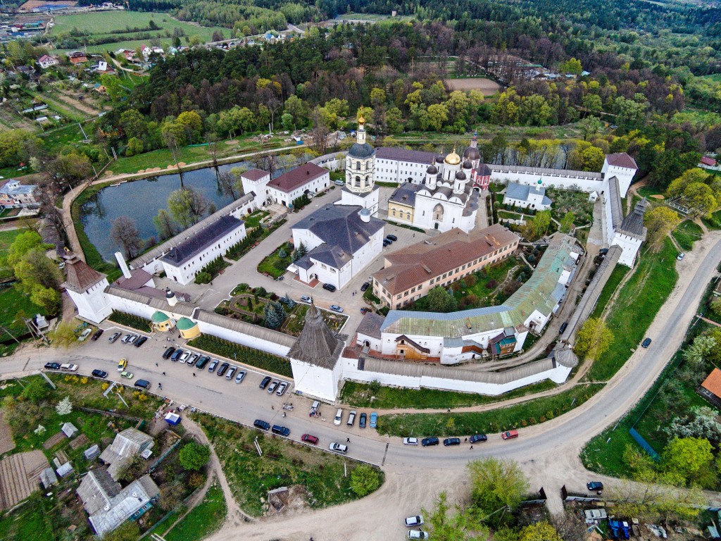 Боровск. Рождества Пресвятой Богородицы Пафнутиев Боровский мужской монастырь. общий вид в ландшафте