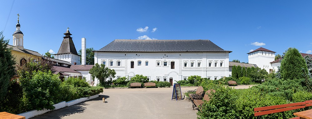 Рождества Пресвятой Богородицы Пафнутиев Боровский мужской монастырь, Боровск (Боровский район, Калужская область). архитектурные детали, Поваренная башня.  Западный братский корпус. Тайницкая башня