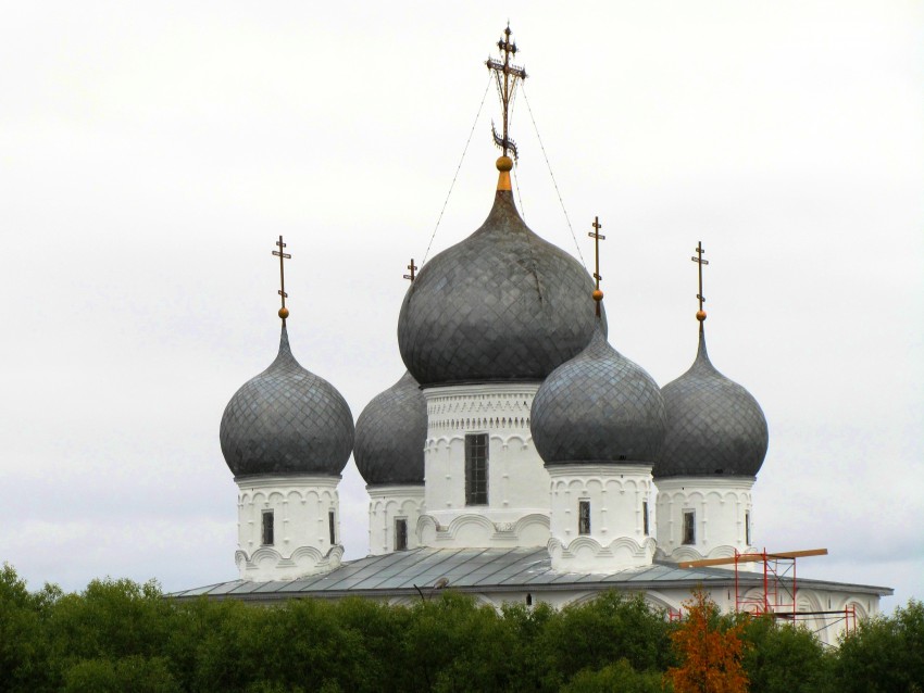 Белозерск. Собор Спаса Преображения. архитектурные детали, венчания, вид с северо-запада