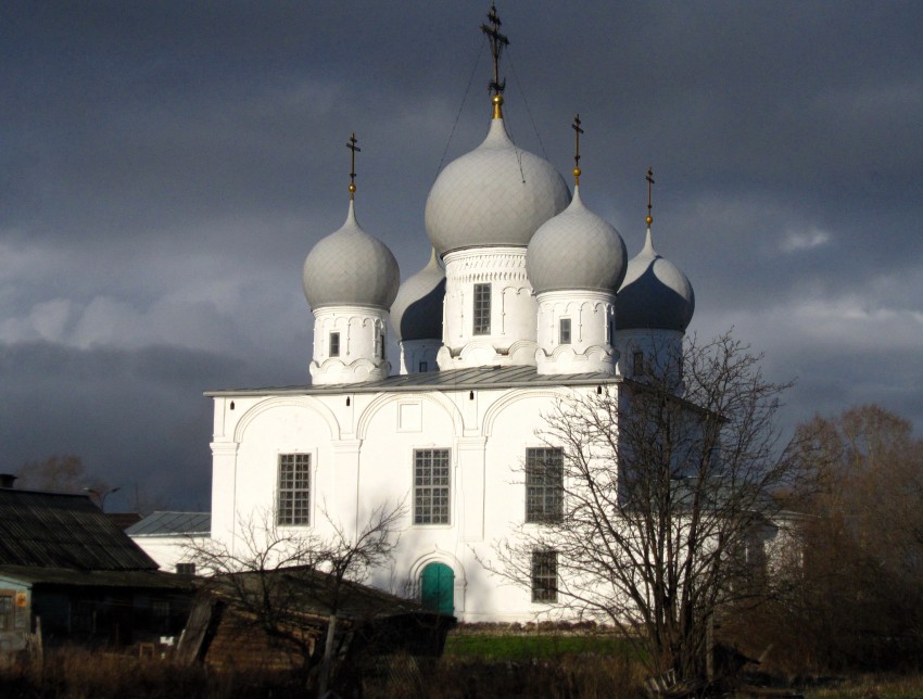 Белозерск. Собор Спаса Преображения. фасады