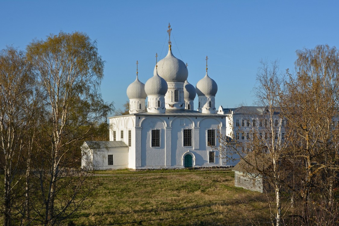 Белозерск. Собор Спаса Преображения. фасады, Вид с юга