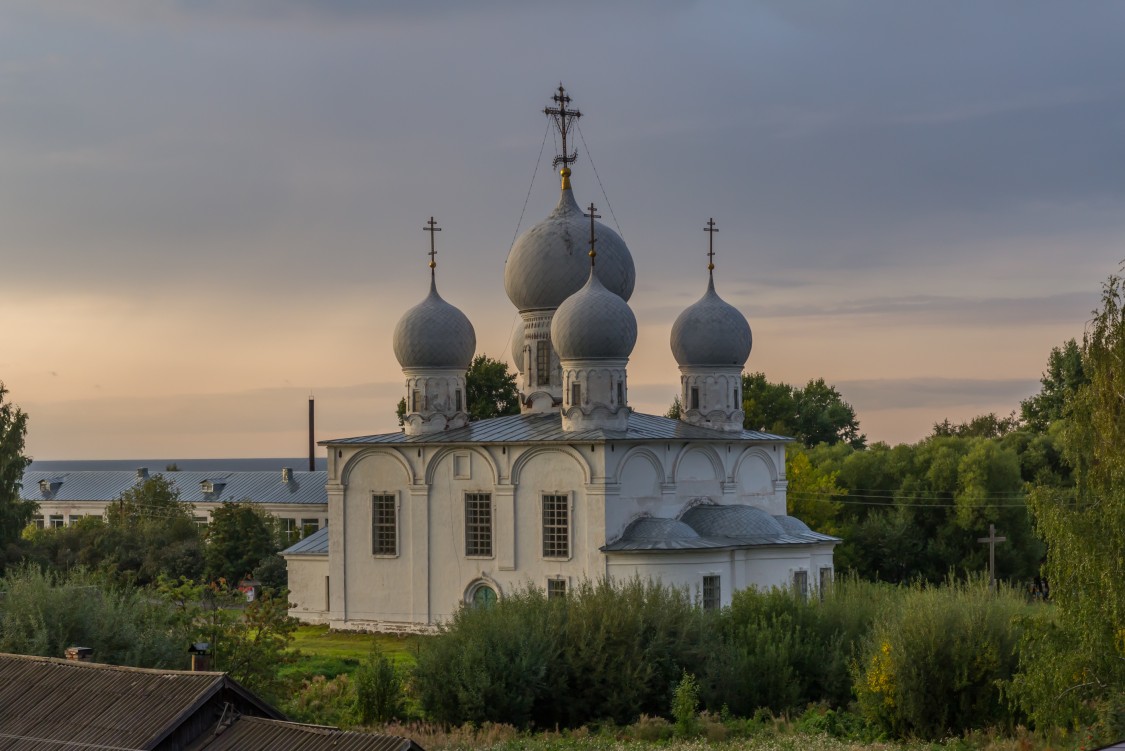 Собор Преображения Господня, Белозерск (Белозерский район, Вологодская область). фасады, Вид с юго-востока с кремлевского вала