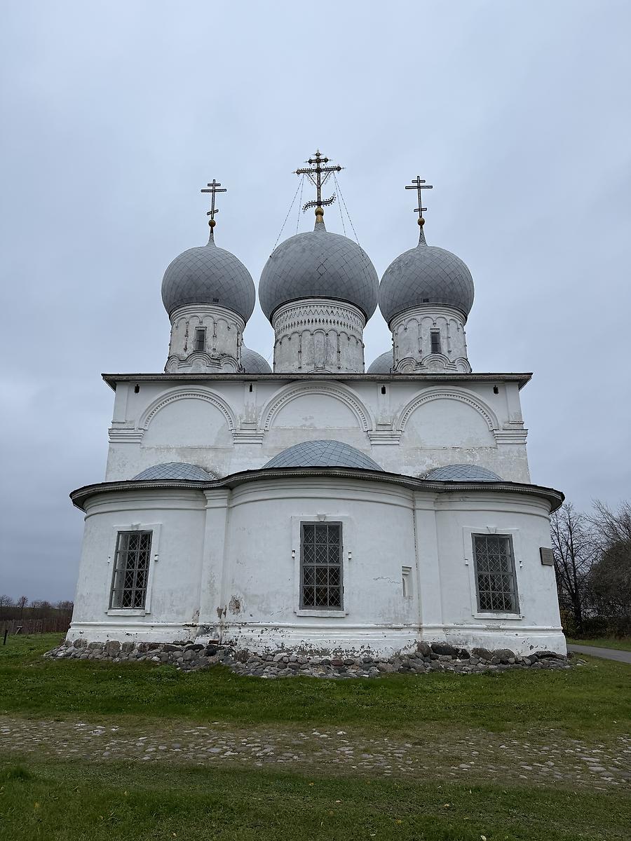 Вид с востока, фасады. Собор Преображения Господня, Белозерск (Белозерский район, Вологодская область)