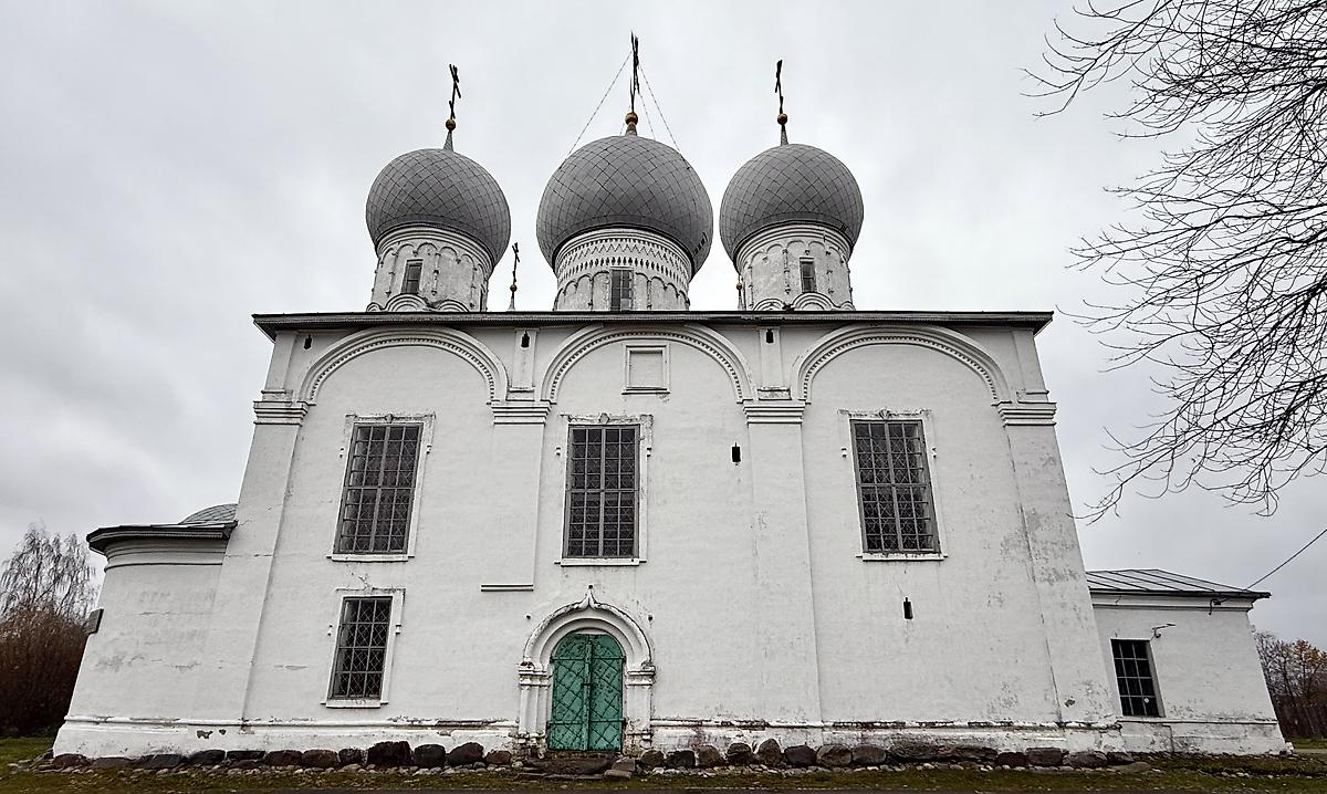 Вид с севера, фасады. Собор Преображения Господня, Белозерск (Белозерский район, Вологодская область)