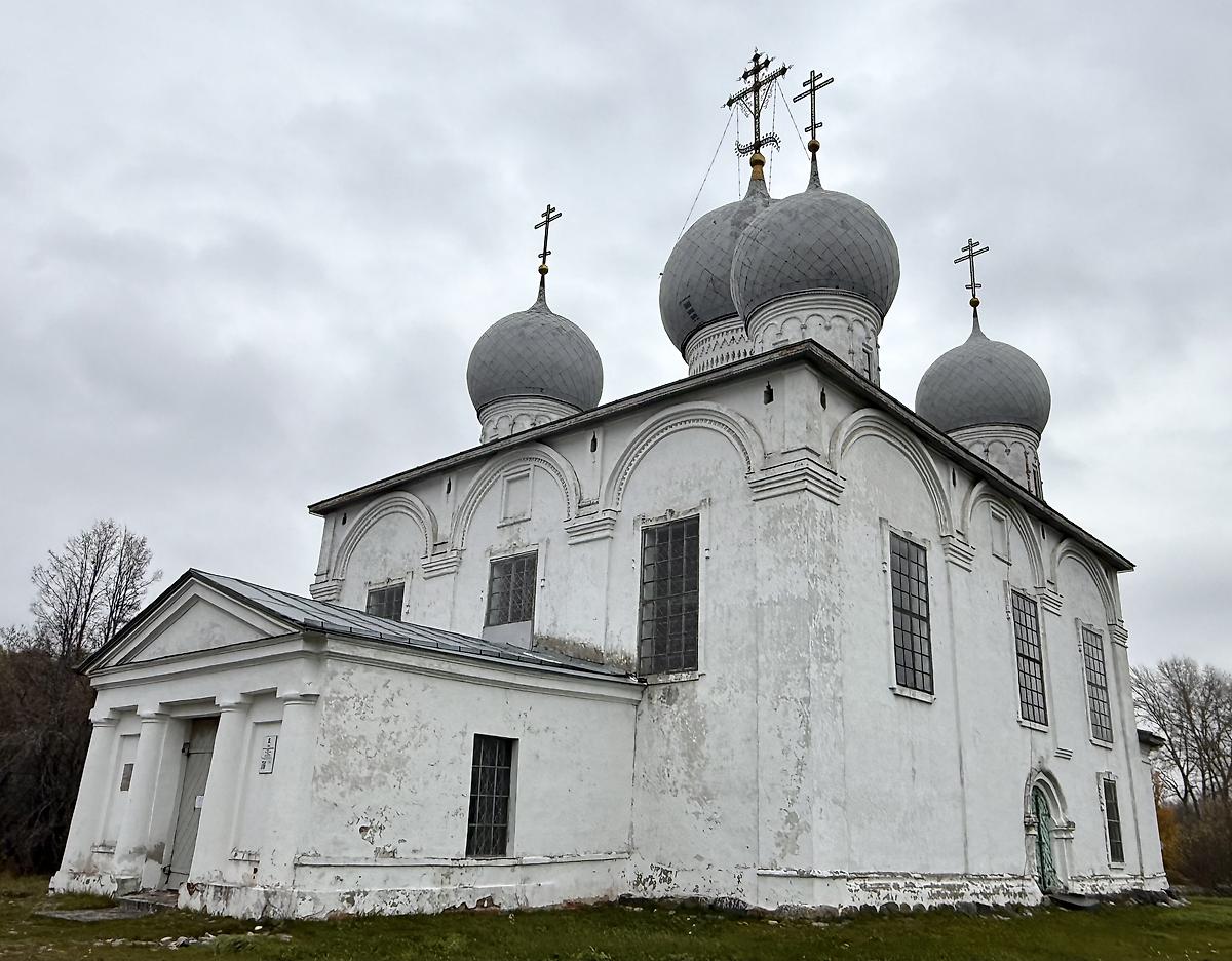 Вид с юго-запада, фасады. Собор Преображения Господня, Белозерск (Белозерский район, Вологодская область)