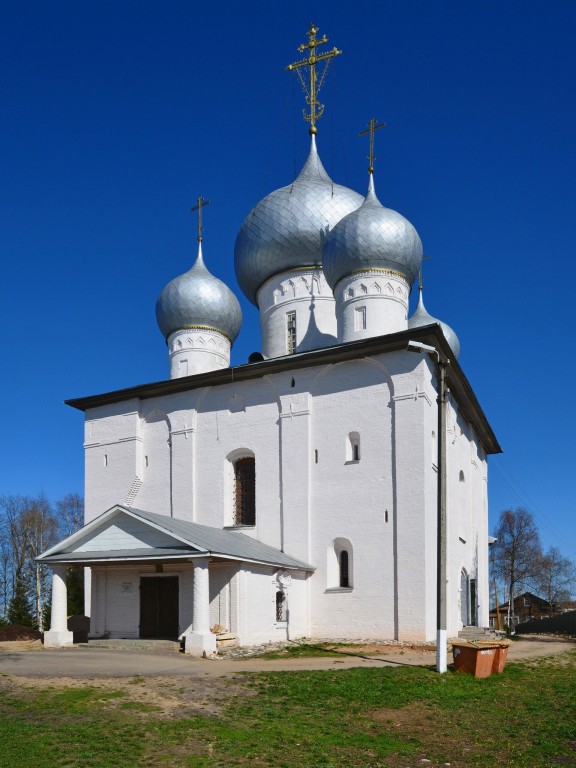 Белозерск. Собор Успения Пресвятой Богородицы. фасады, Вид с юго-запада