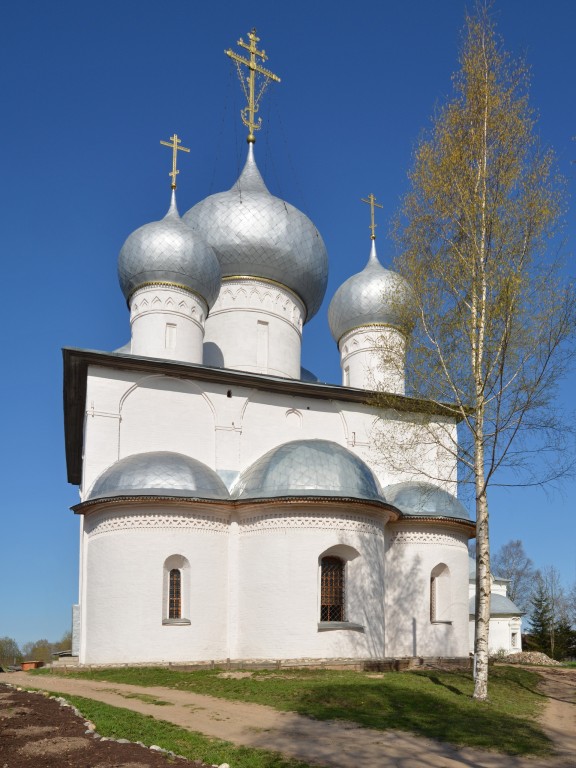 Белозерск. Собор Успения Пресвятой Богородицы. фасады, Вид с юго-востока