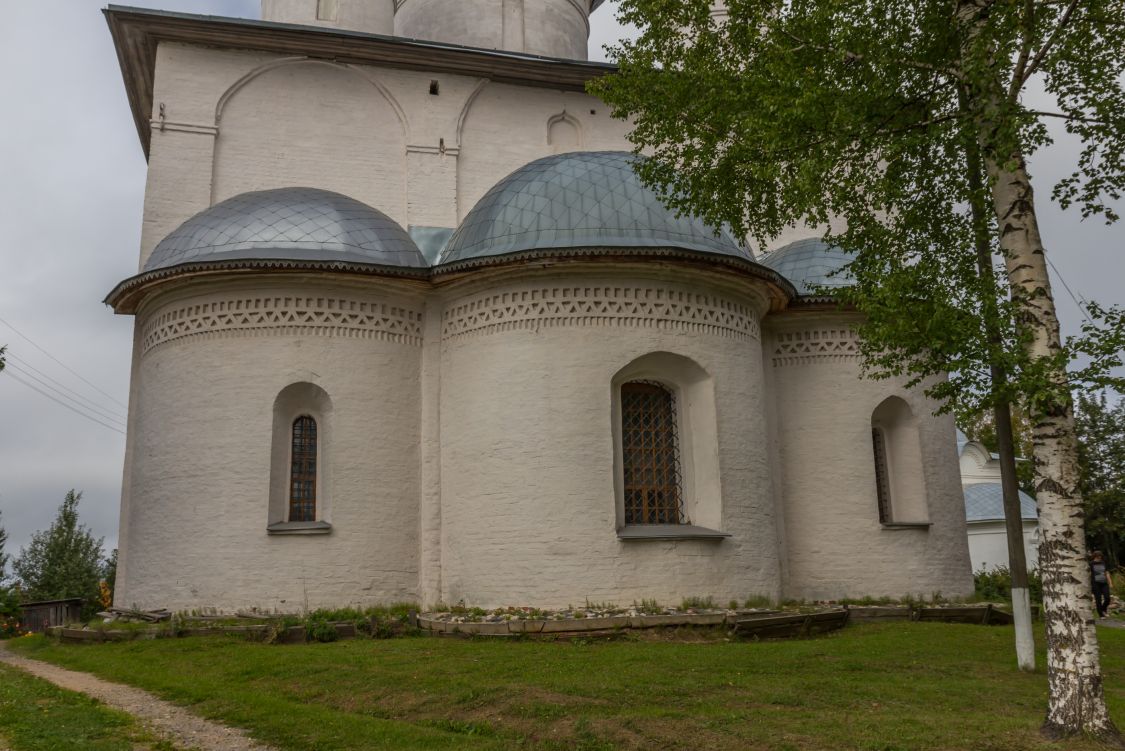 Собор Успения Пресвятой Богородицы, Белозерск (Белозерский район, Вологодская область). архитектурные детали, Апсиды